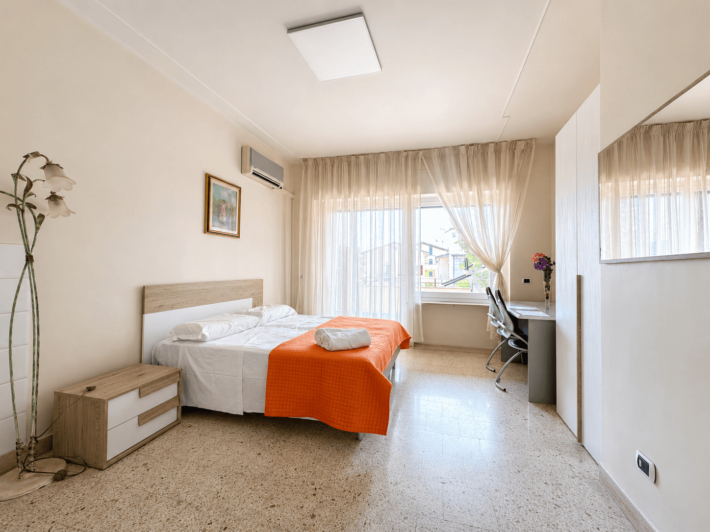 Camera Sole matrimoniale con terrazzo e aria condizionata a Perugia